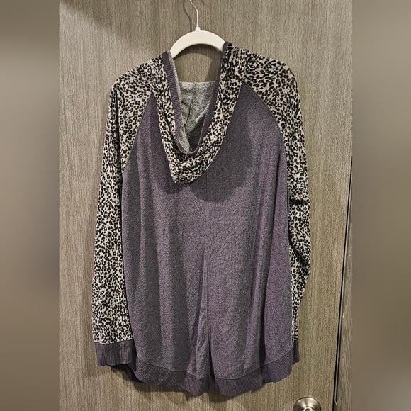 XL Gray Animal Print Hooded Cardigan - Picture 4 of 4